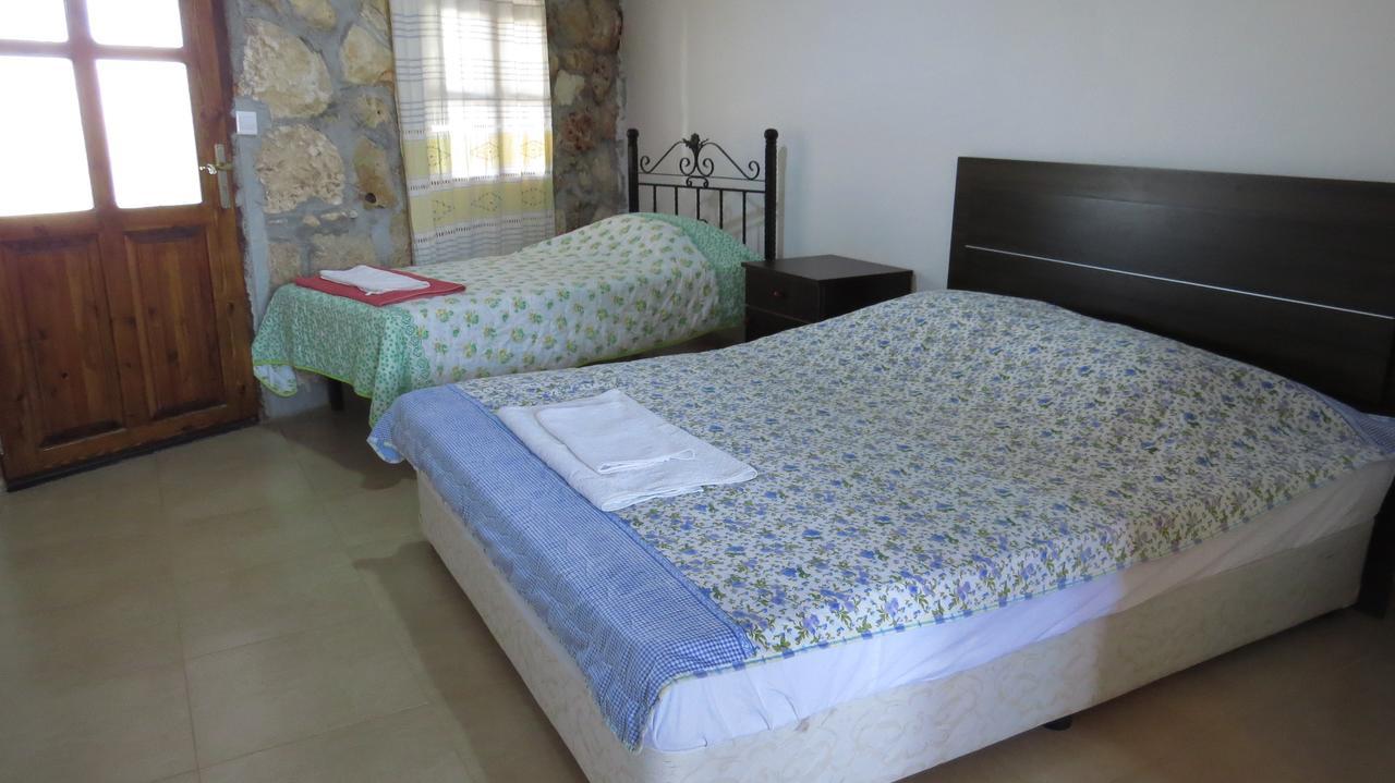 Elausa Hotel & Restaurant Rizokarpaso Esterno foto