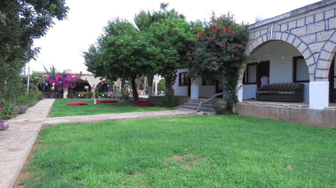 Elausa Hotel & Restaurant Rizokarpaso Esterno foto