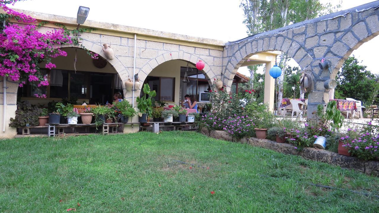 Elausa Hotel & Restaurant Rizokarpaso Esterno foto