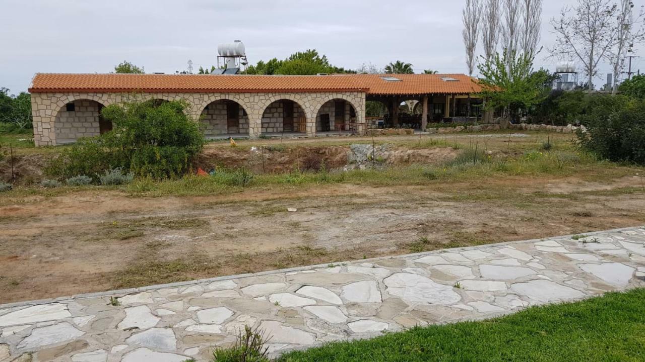 Elausa Hotel & Restaurant Rizokarpaso Esterno foto
